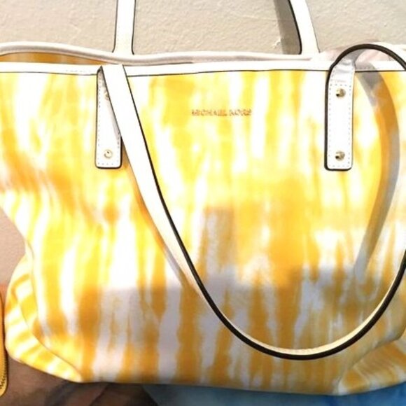 Michael Kors Yellow Buttercup Jet Set Tote Bag - Picture 4 of 6